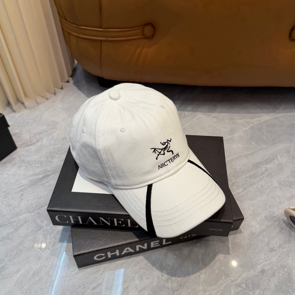 Minimalist Unisex Baseball Cap with Dust Bag