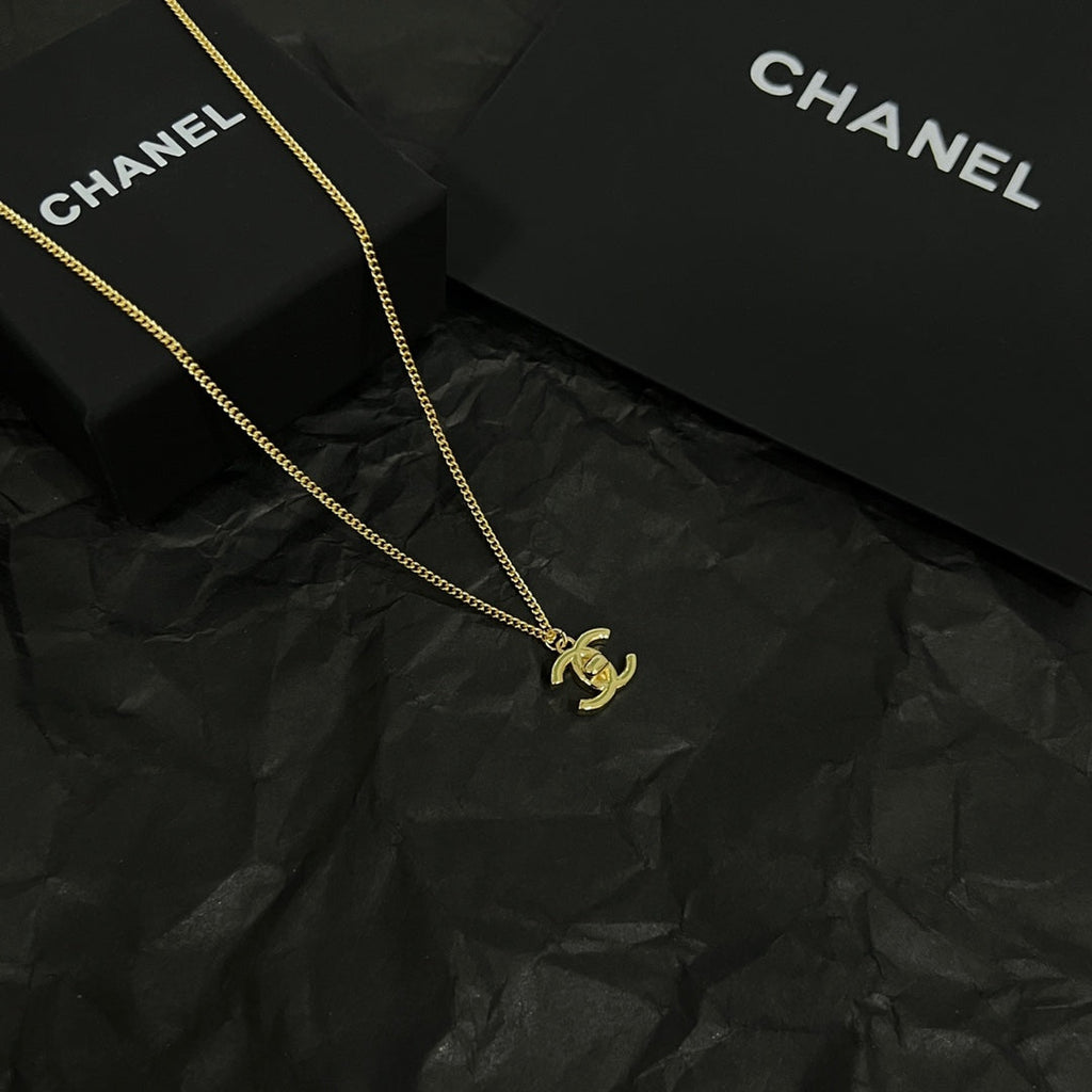 18K  Chanel Vintage Necklace