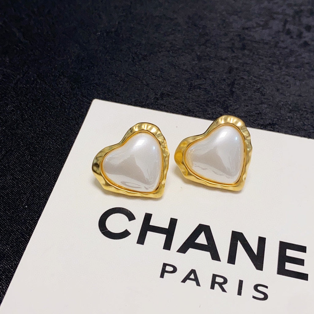 18K  Chanel Heart Pearl Earrings