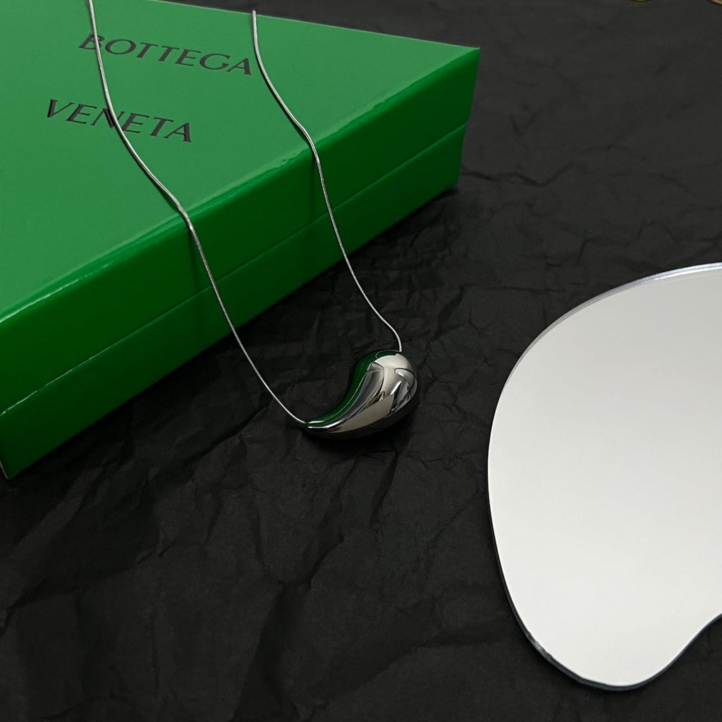18K BVLGARI Drop Pendant Necklace