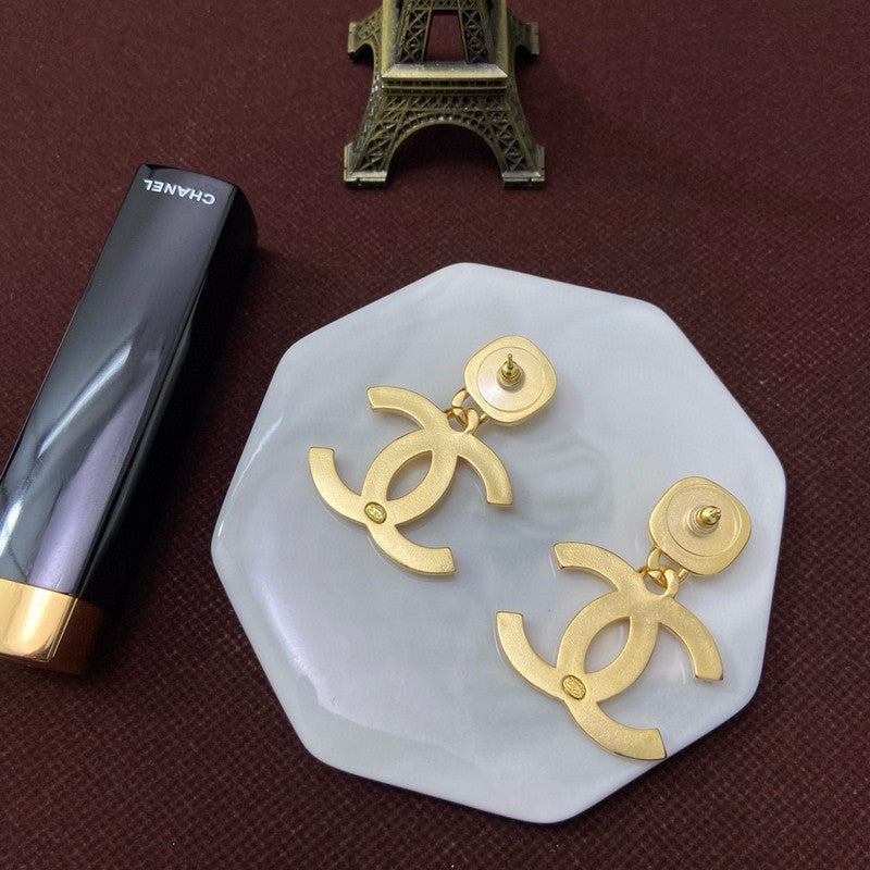 18K  Chanel Pearl Yellow Gold Earrings