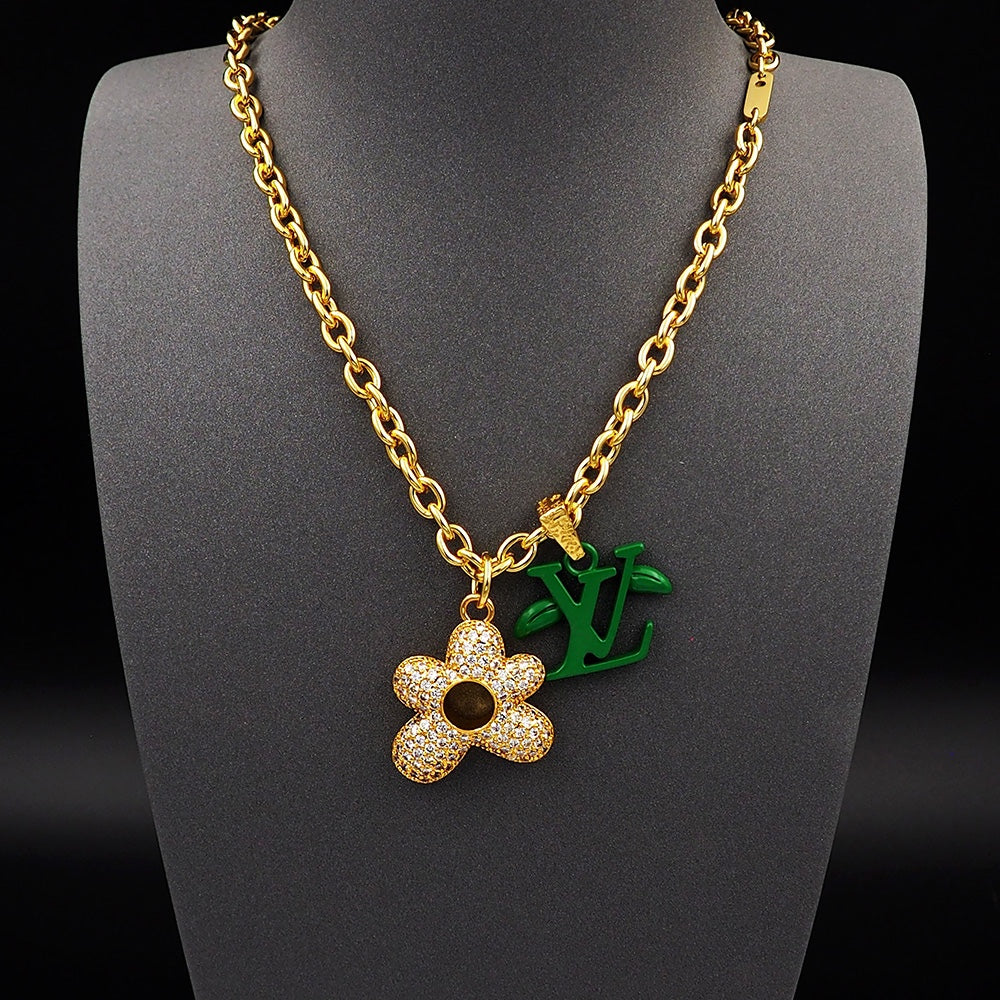 18K Louis Vuitton Blooming Pendant Necklace