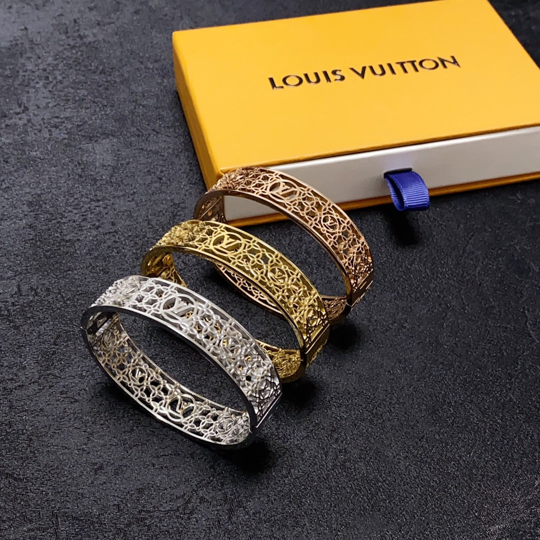 18K Louis Vuitton Cuff Chains Bracelet