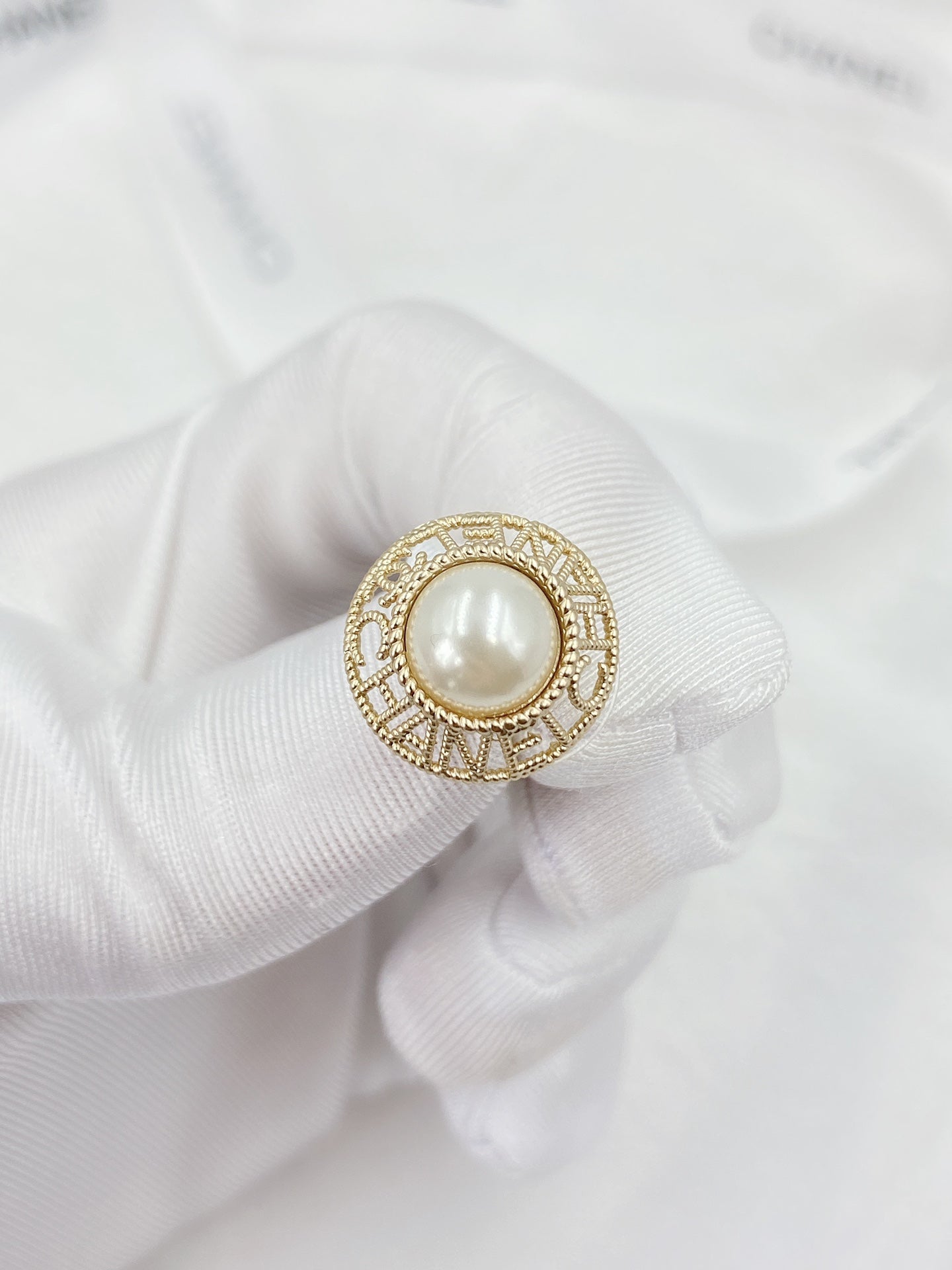 18K  Chanel Pearl Round Earrings