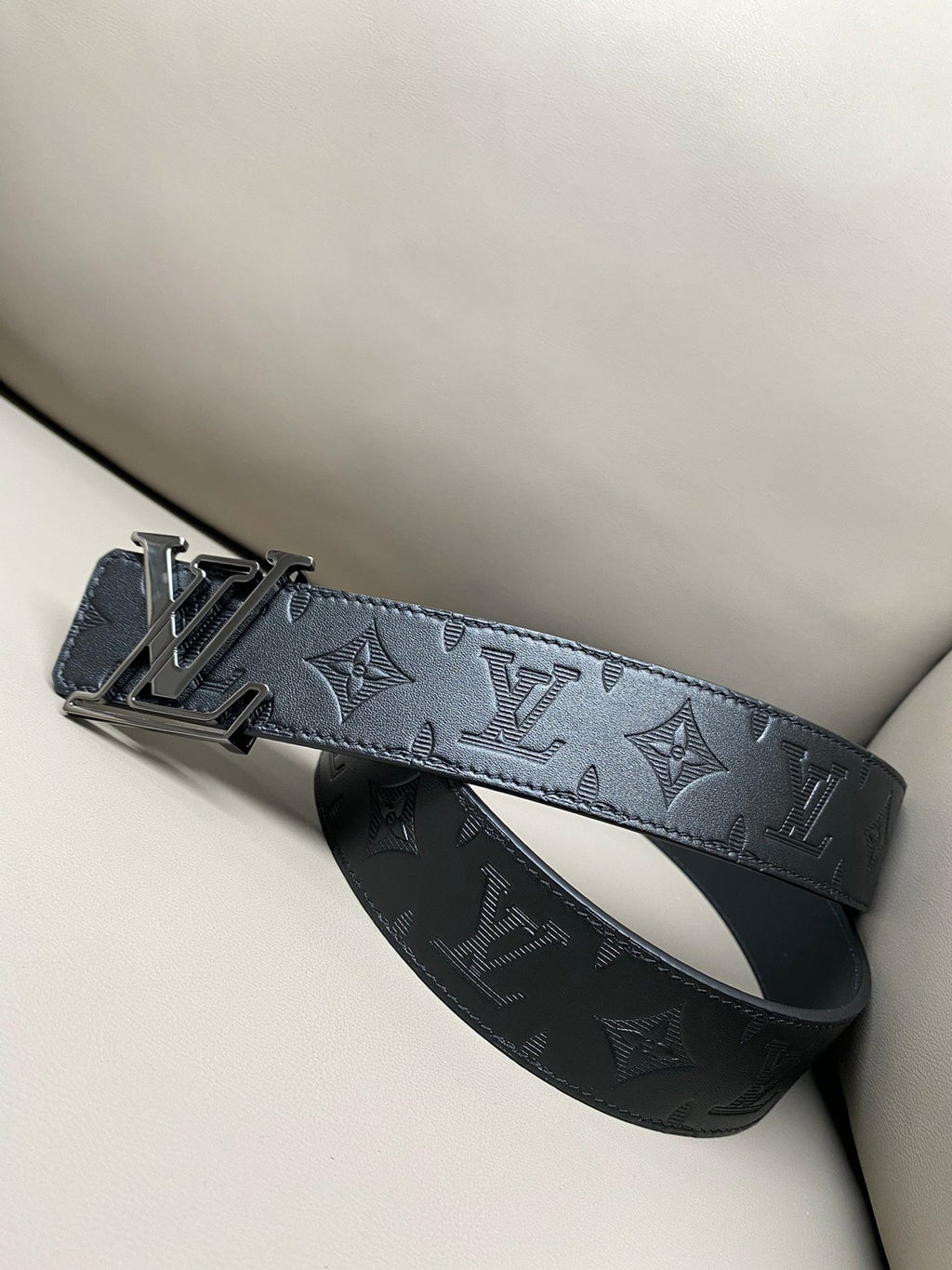 Premium Black Leather Belt – Tonal Embossed Detail & Sculpted Metal Buckle | 4.0cm Width