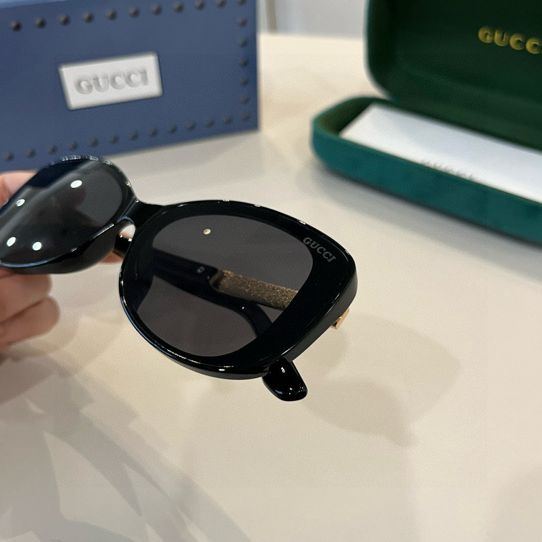 Elegant Black Cat-Eye Sunglasses