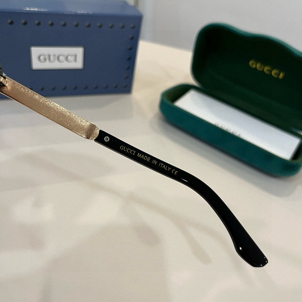 Elegant Black Cat-Eye Sunglasses