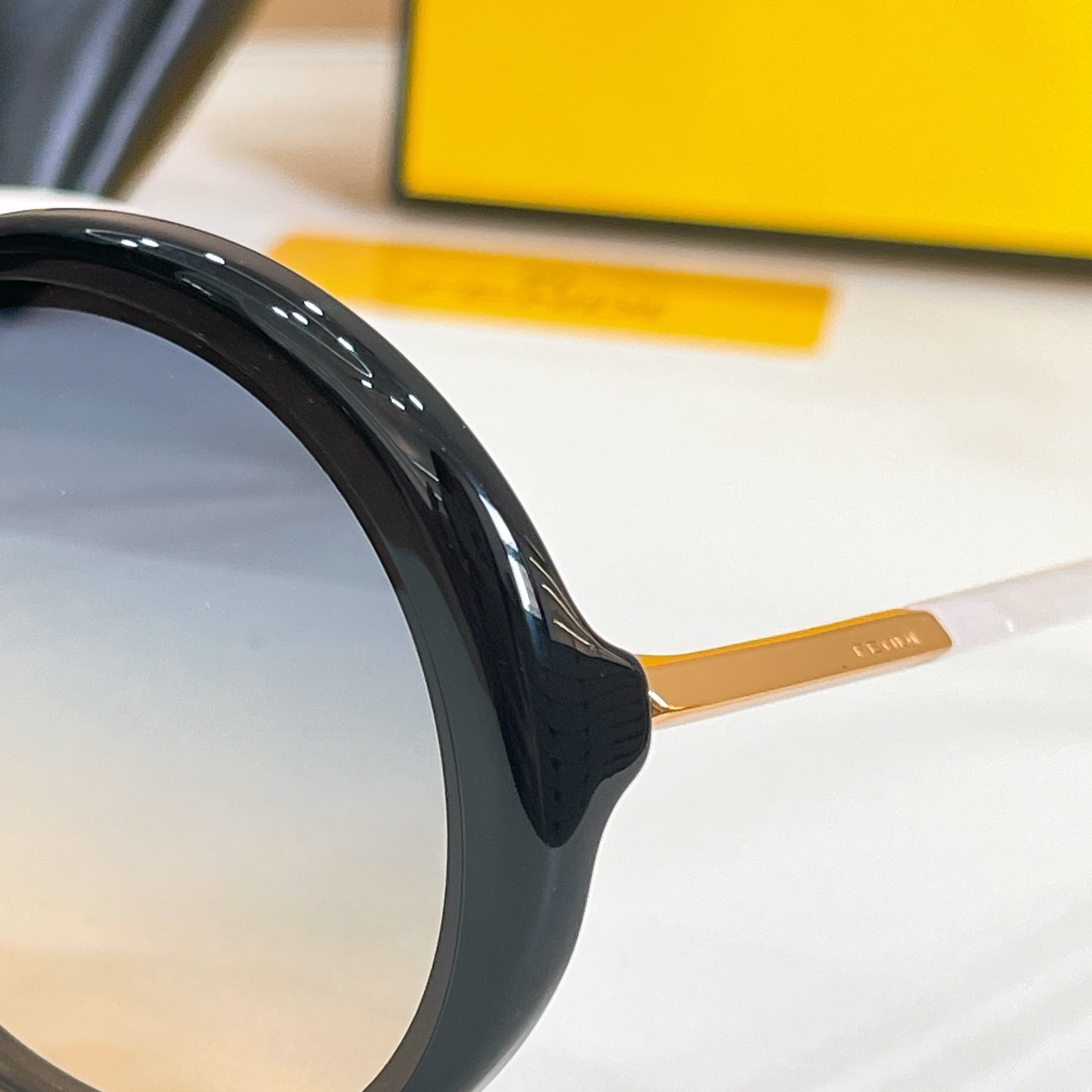 FENDI Sunglasses-FE 2175I