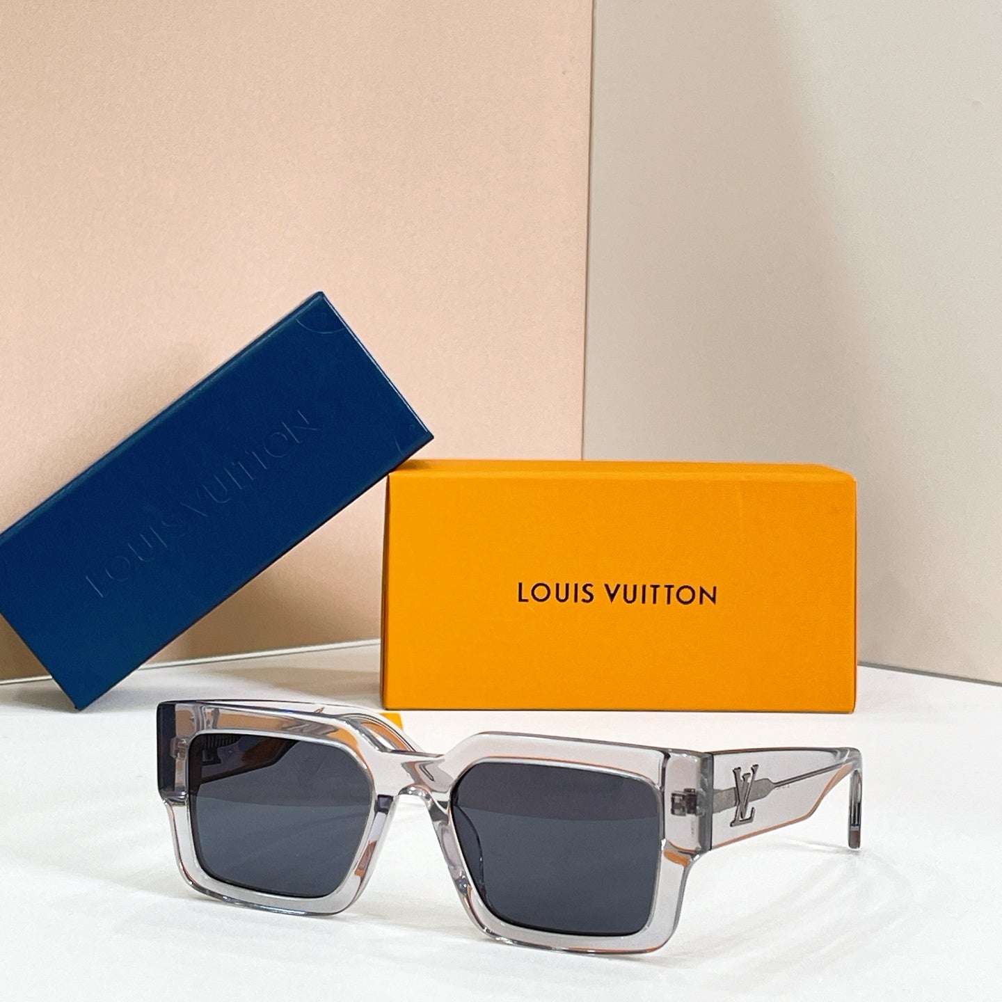 Louis Vuitton Sunglasses-Z1579E