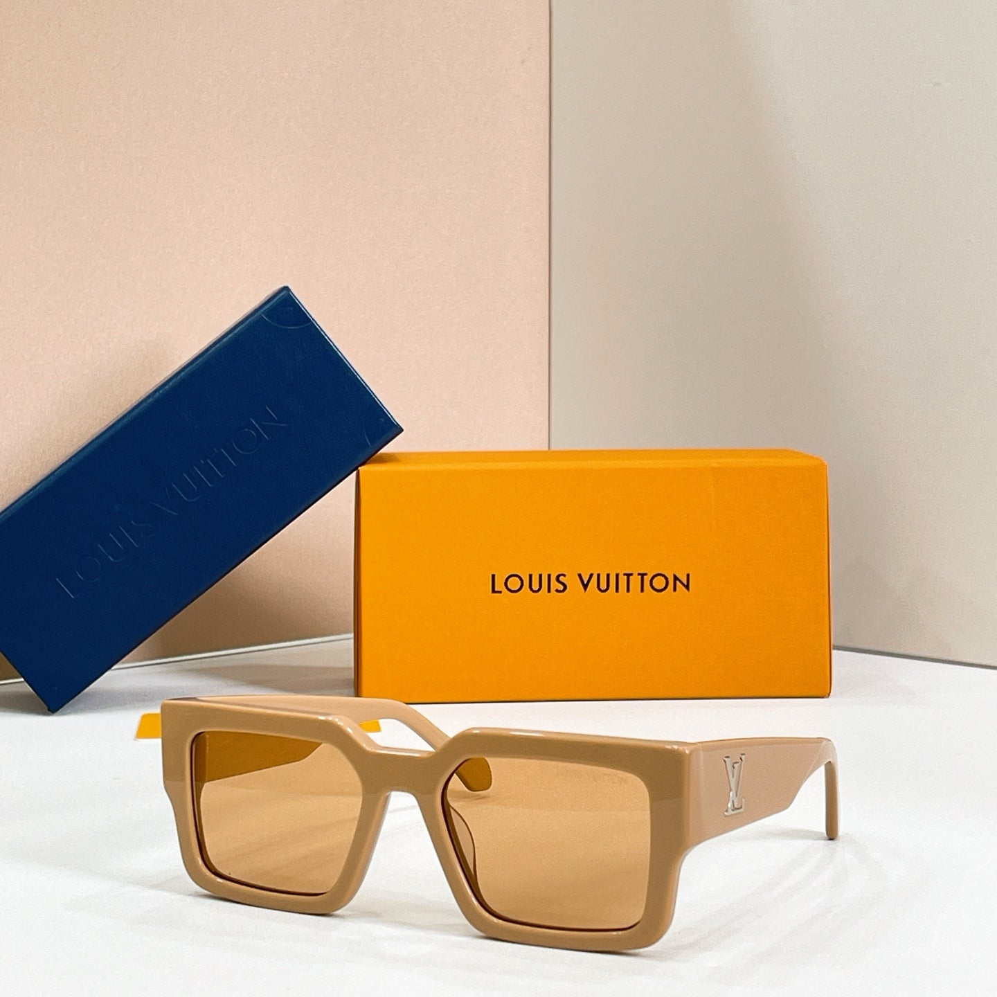 Louis Vuitton Sunglasses-Z1579E