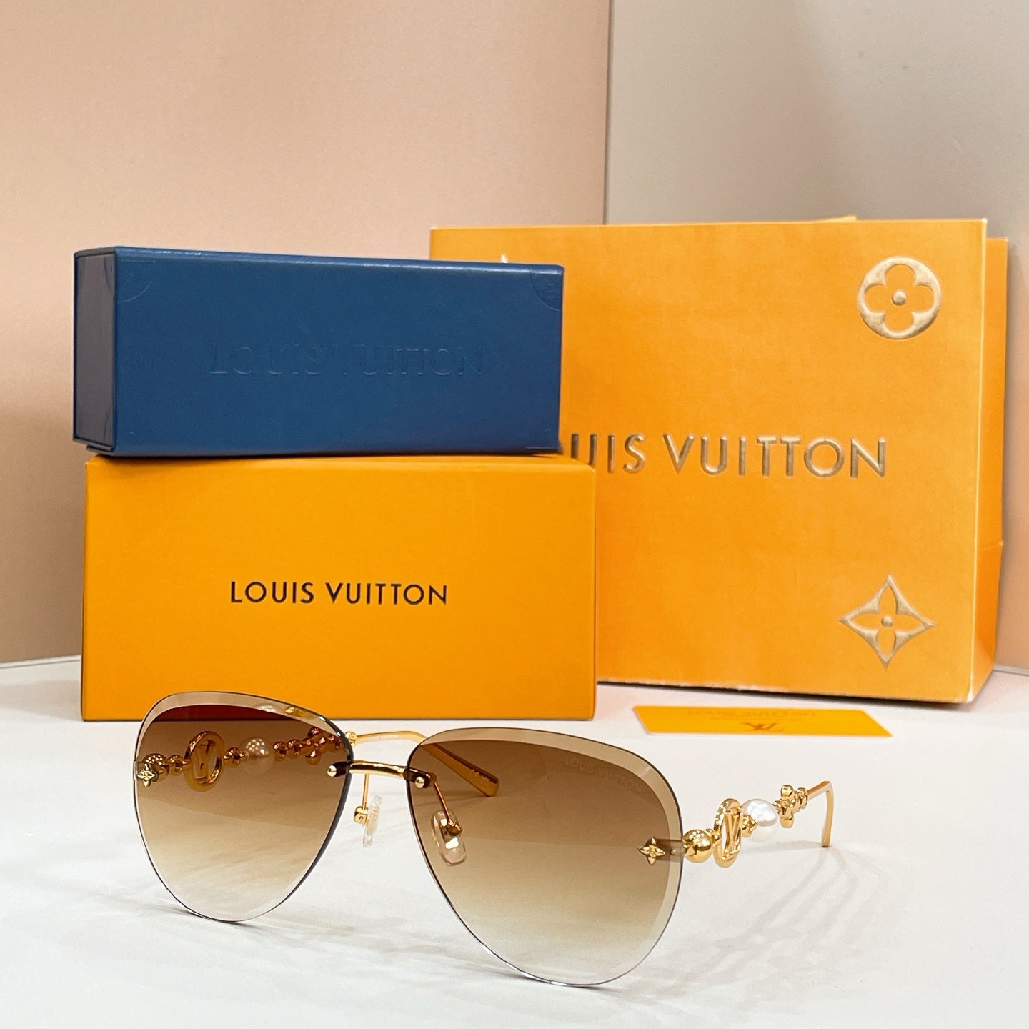Louis Vuitton Sunglasses-Z3318U