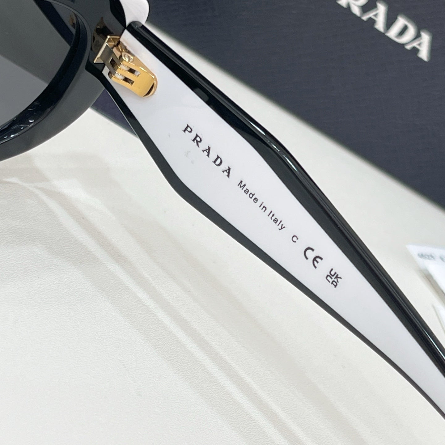 PRADA Sunglasses-SPR D02