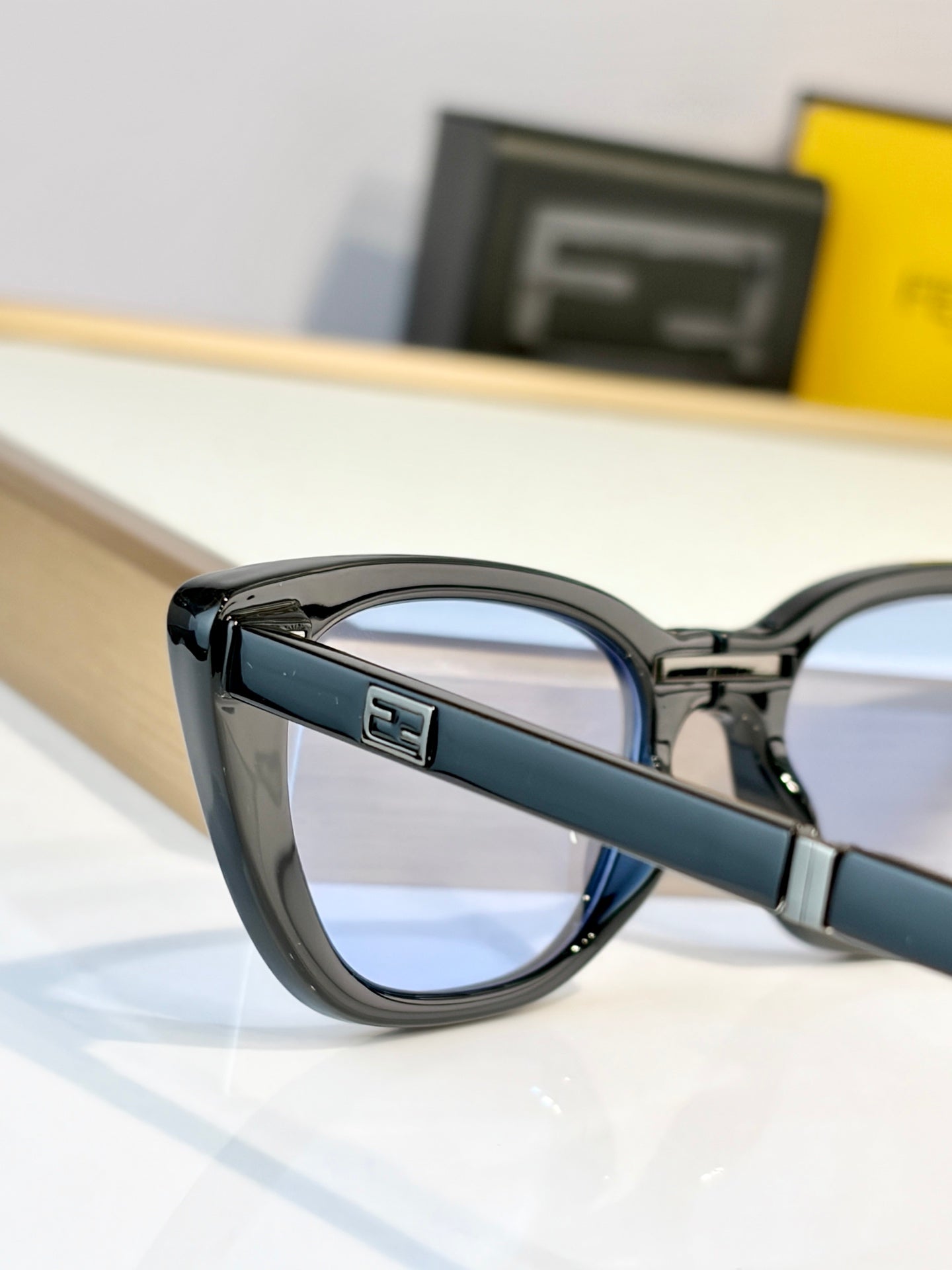 FENDI Sunglasses-FE40089I