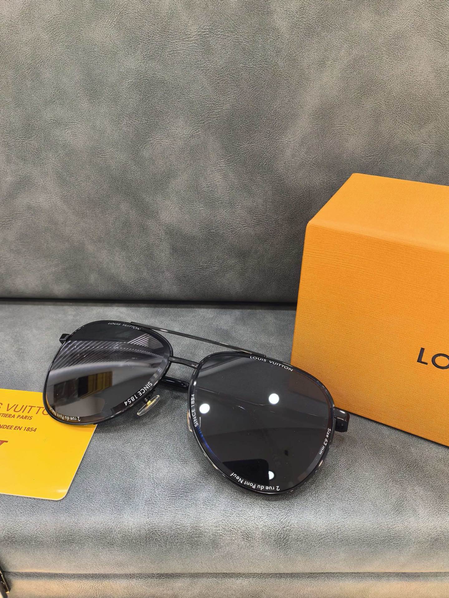 LOUIS VUITTON Sunglasses Z2636U