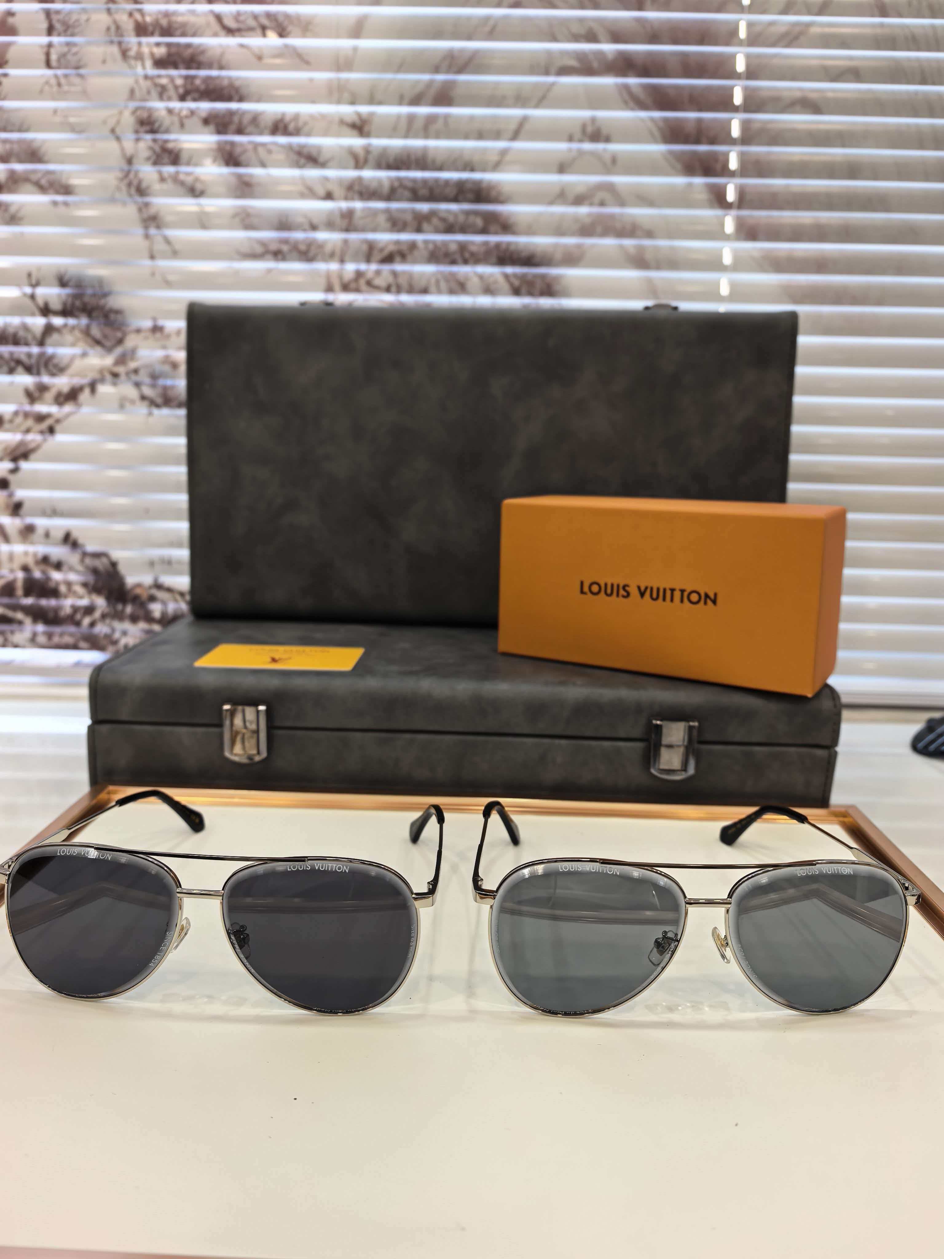 LOUIS VUITTON Sunglasses Z2636U