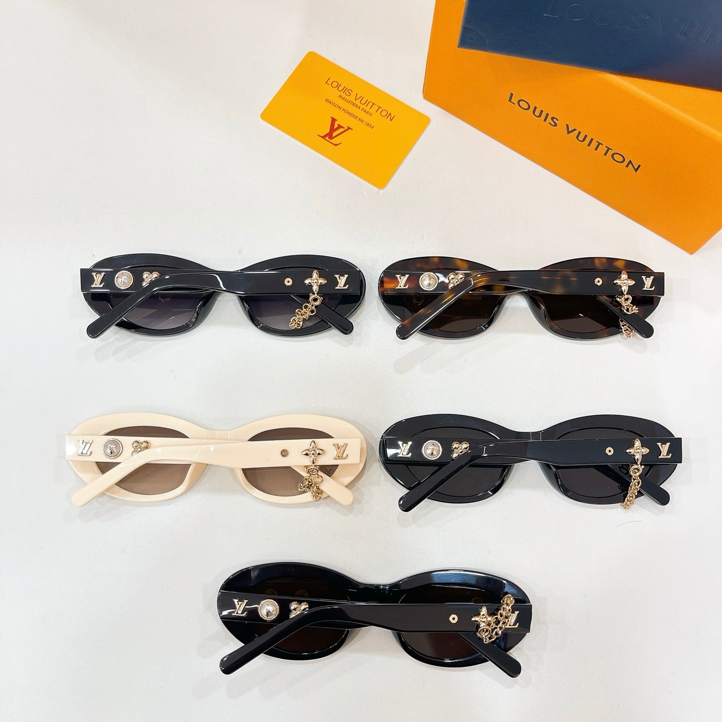 LOUIS VUITTON Sunglasses Z2987U