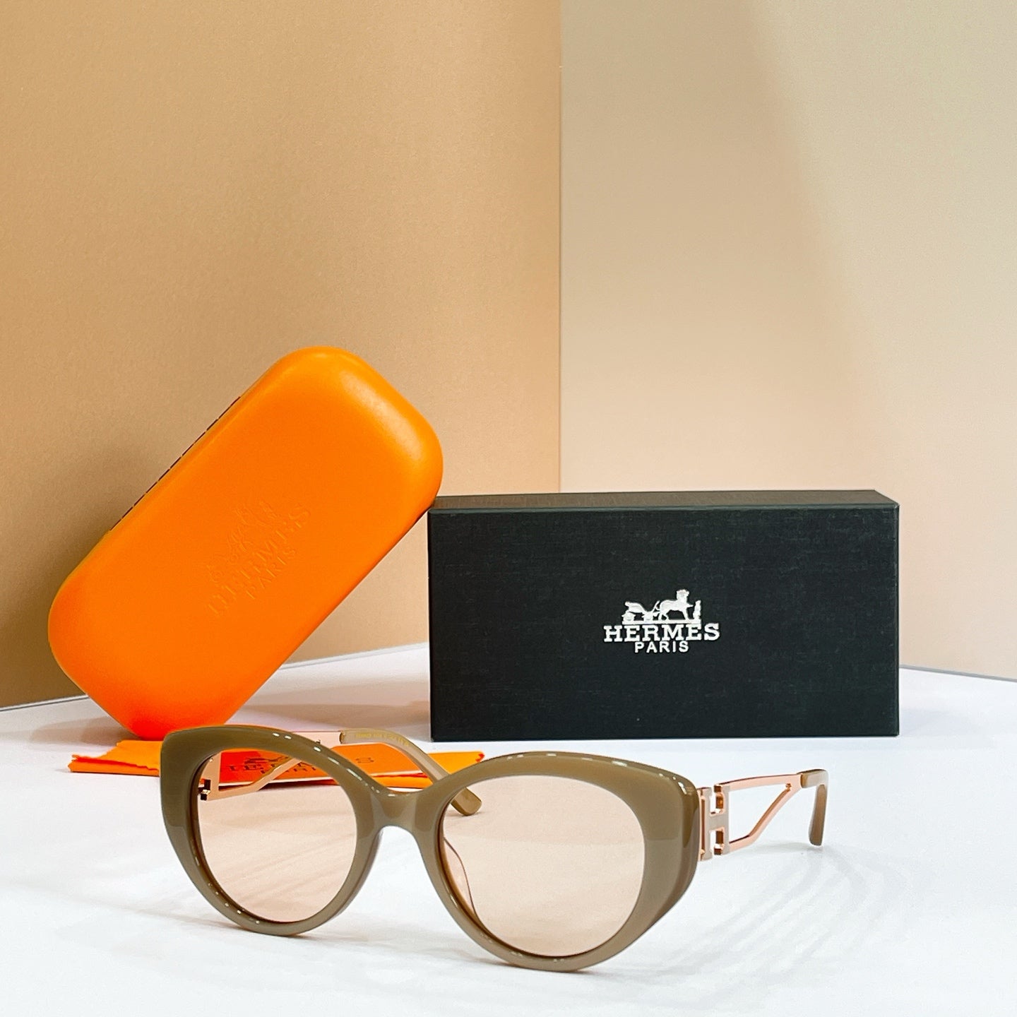 HERMÈS Sunglasses H8125S
